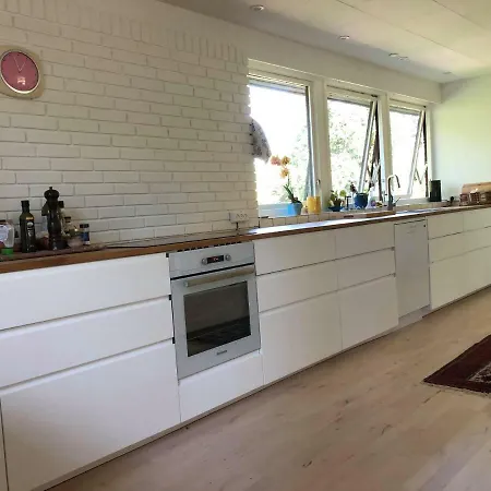 Villa 4 *