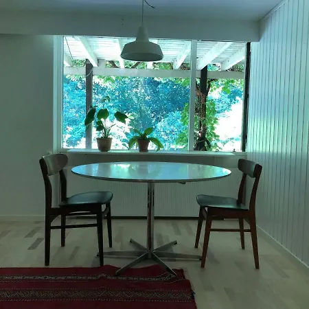 Villa 4 *